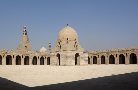 مسجد ابن طولون.. أقدم مئذنة في مصر